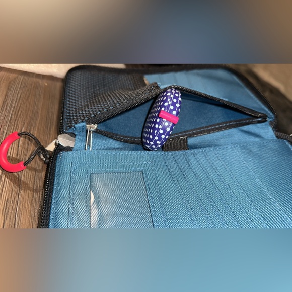 Disney Parks Mickey Mouse ''All-Time Classic'' Wrist Wallet NWT 🫶🏼❤️🫶🏼 SALE 🤗 - Picture 9 of 10